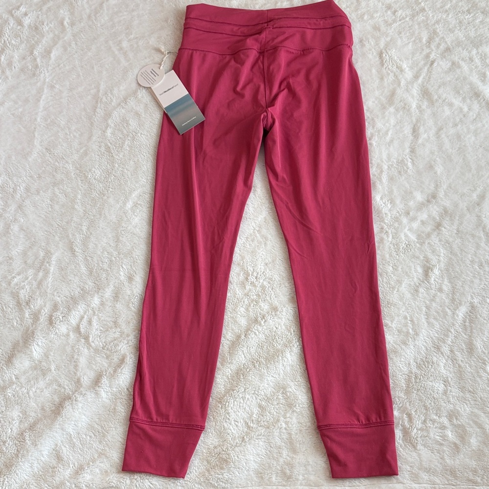 Vuori Daily Form Legging NWT. Size Medium - Picture 10 of 11
